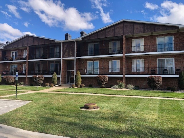 11345 S Roberts Rd, Unit F in Palos Hills, IL - Foto de edificio