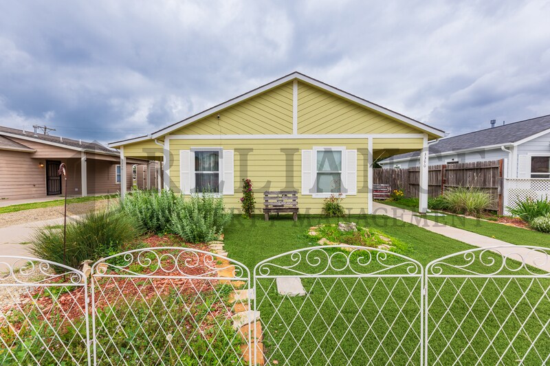 3390 N Jackson Ct in Wichita, KS - Building Photo