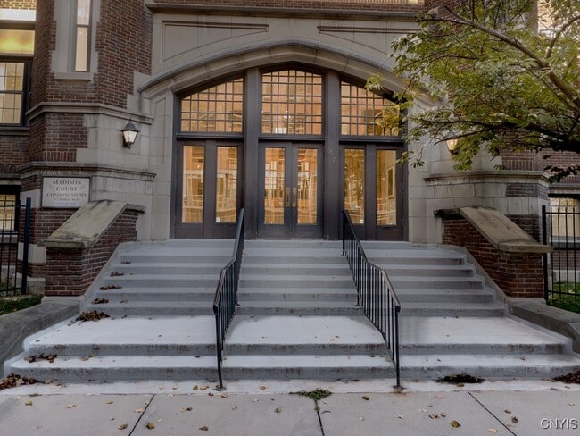 917 Madison St in Syracuse, NY - Building Photo - Building Photo