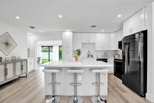 1001 SE 13th Ct in Deerfield Beach, FL - Building Photo