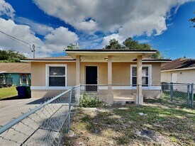5203 N 39th St in Tampa, FL - Building Photo