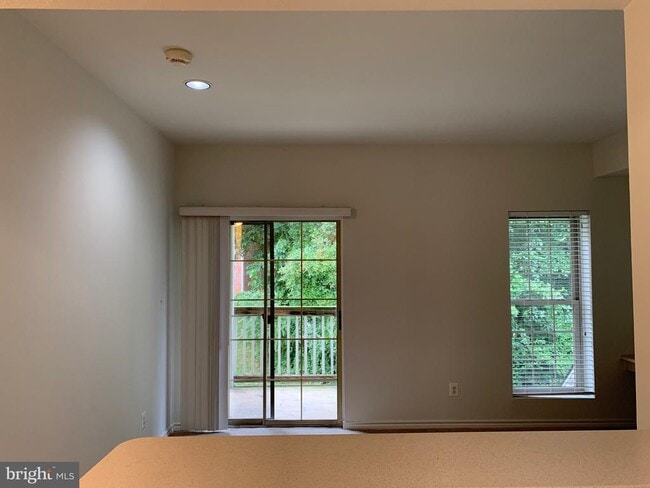 12158 Penderview Ln in Fairfax, VA - Building Photo - Building Photo