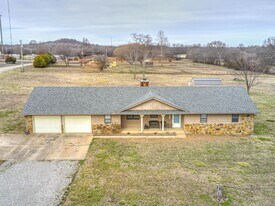 33037 E 148th St S in Coweta, OK - Building Photo