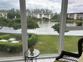 1902 Bermuda Cir, Unit G2 in Coconut Creek, FL - Building Photo