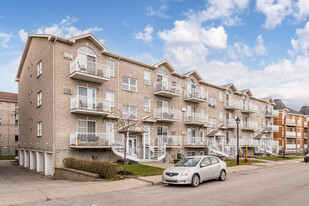 8931-8959 René-Descartes Av in Montréal, QC - Building Photo