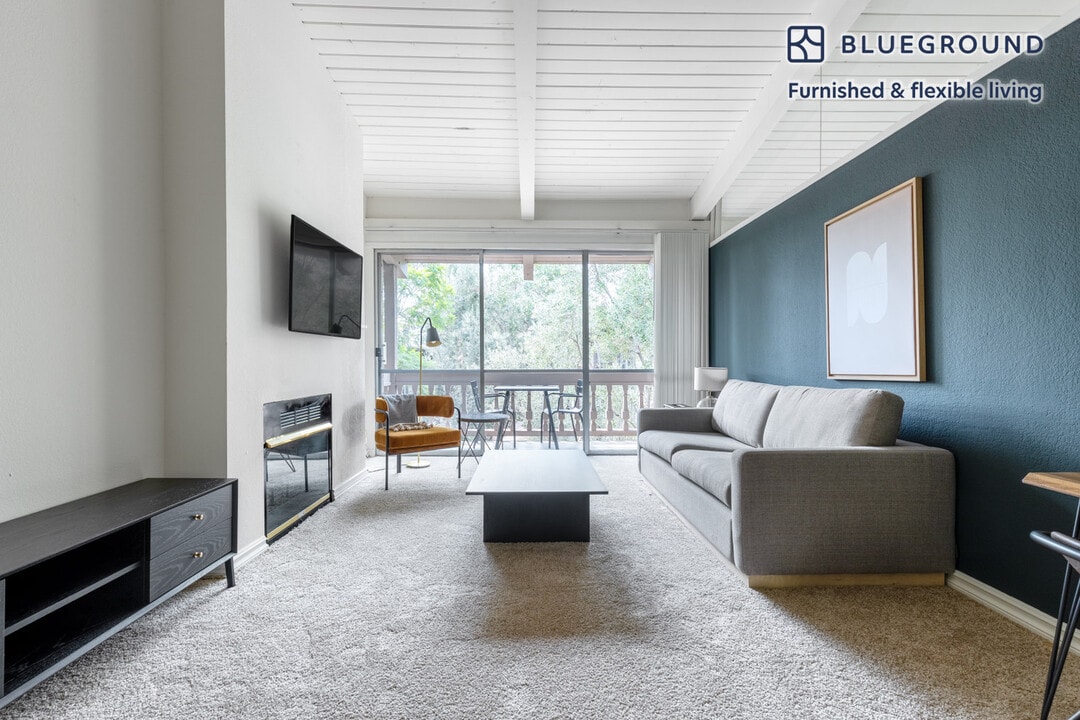 6150 Canterbury Dr in Culver City, CA - Building Photo