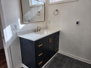 3756 NE Failing St, Unit BSMT in Portland, OR - Foto de edificio - Building Photo
