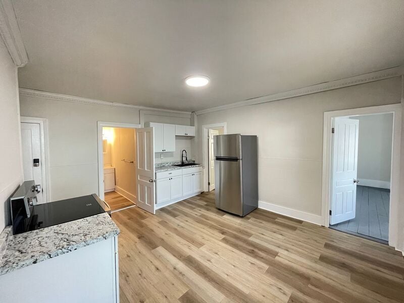 13 Spring St in Newmarket, NH - Building Photo