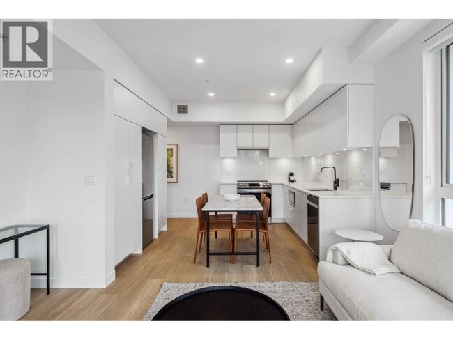 property at 710 Dogwood St