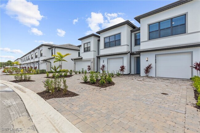 27859 Solis Grande Dr in Bonita Springs, FL - Building Photo - Building Photo