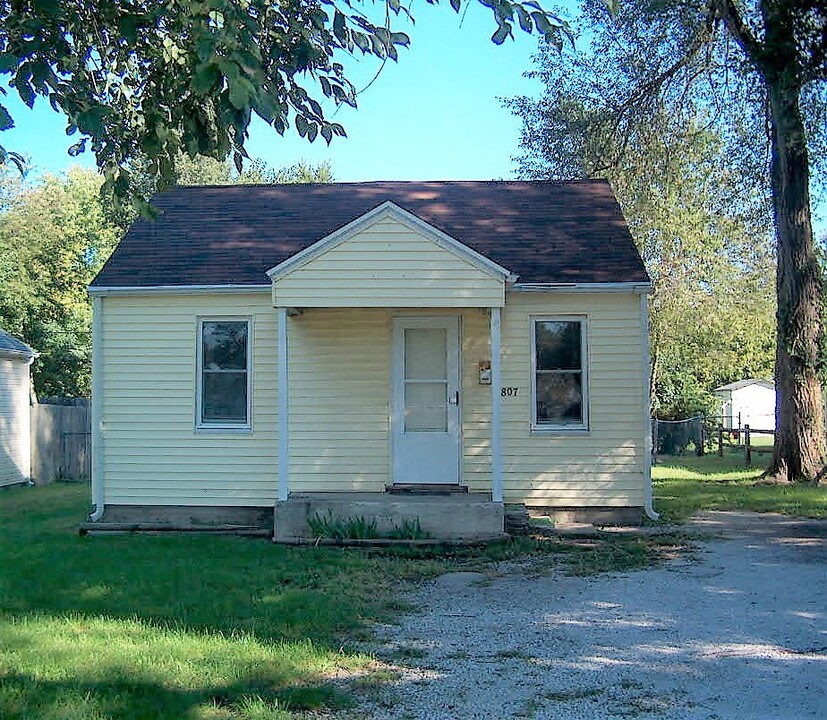 2807 W Lincoln St in Springfield, MO - Building Photo