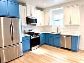 3918 Brighton Ave in Los Angeles, CA - Foto de edificio - Building Photo