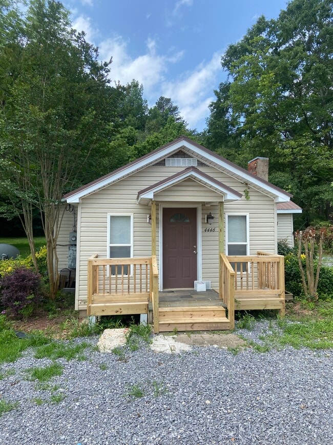 4446 Bell Hill Rd in Bessemer, AL - Foto de edificio - Building Photo