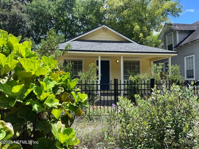property at 426 Walnut Ct