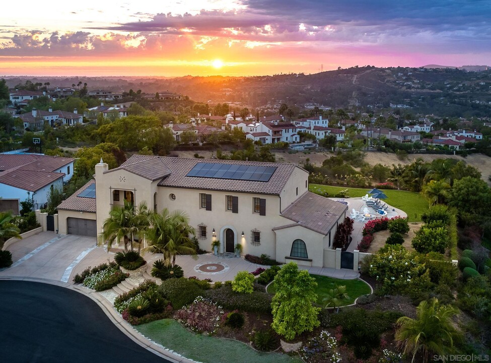 8122 Twilight Point Way in San Diego, CA - Building Photo