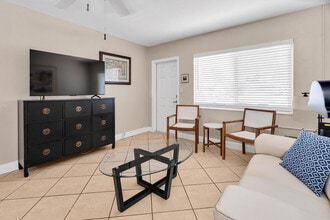 2109 NE 26th St in Wilton Manors, FL - Building Photo - Building Photo