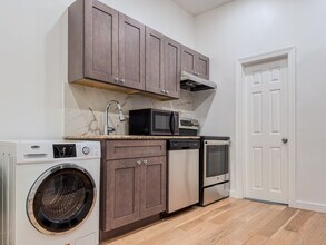 2129 Pine St in Philadelphia, PA - Building Photo - Building Photo