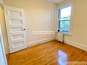 2 Ware St, Unit 109 in Cambridge, MA - Building Photo - Building Photo