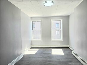 56-46 Myrtle Ave in Queens, NY - Building Photo - Building Photo