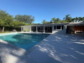 8295 SW 116th St in Miami, FL - Building Photo - Building Photo