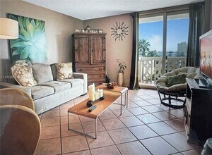 1020 Meridian Ave in Miami Beach, FL - Building Photo - Building Photo