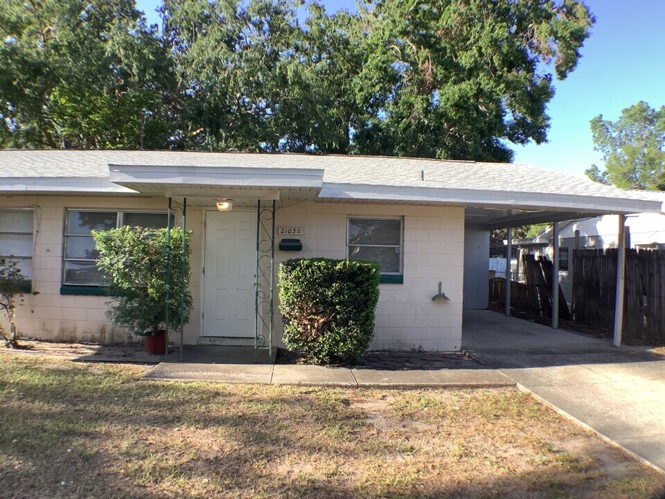 2103 Jobbins Dr in Leesburg, FL - Building Photo