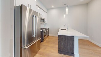 122 Highland Rd, Unit 101 in Somerville, MA - Building Photo
