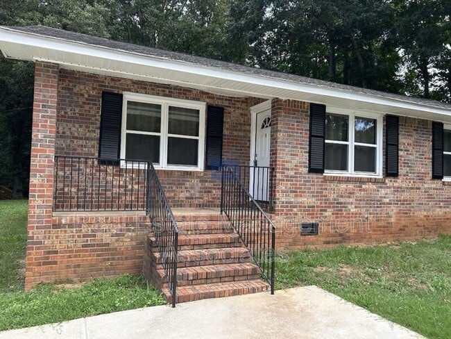 property at 252 N McDonough Rd