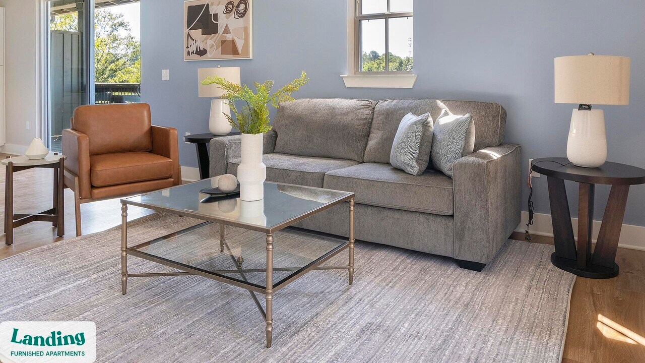 1000 Forestview Dr in Oakwood, GA - Foto de edificio