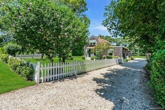 107 Sebonac Rd, Unit 0519 in Southampton, NY - Building Photo - Building Photo