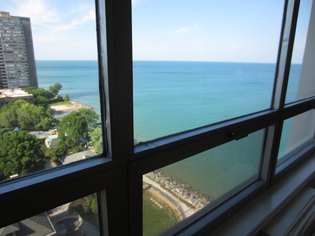 6171 N Sheridan Rd in Chicago, IL - Foto de edificio - Building Photo