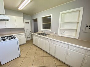 1214 16th St in Lake Charles, LA - Building Photo - Building Photo