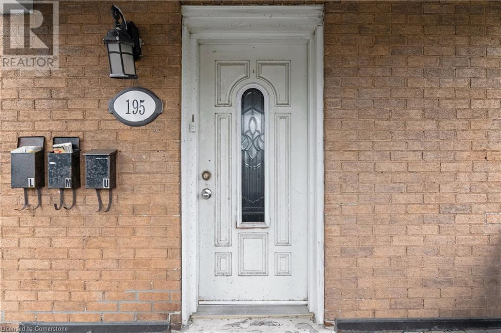 195 Victoria St N in Kitchener, ON - Building Photo