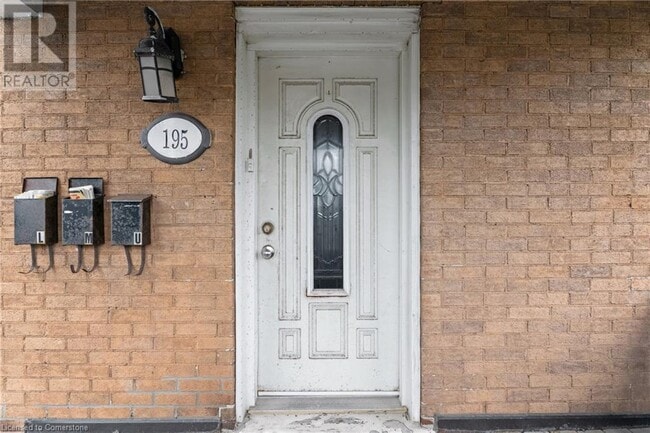 property at 195 Victoria St N