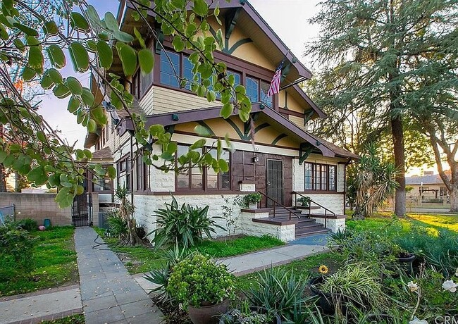 327 W J St in Ontario, CA - Building Photo - Building Photo