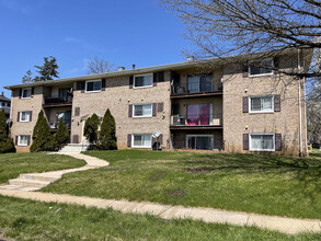 Oakfield North Apartments in Baltimore, MD - Building Photo - Building Photo