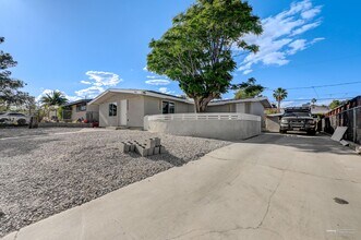 5326 Evergreen Ave in Las Vegas, NV - Building Photo - Building Photo