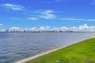 100 Shore 208 Ct in West Palm Beach, FL - Foto de edificio - Building Photo