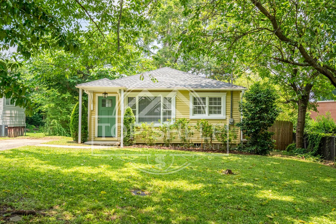 549 Welch St SE in Marietta, GA - Building Photo