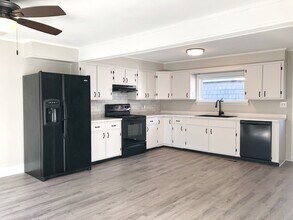 102 Fruit St in Bangor, ME - Building Photo - Building Photo