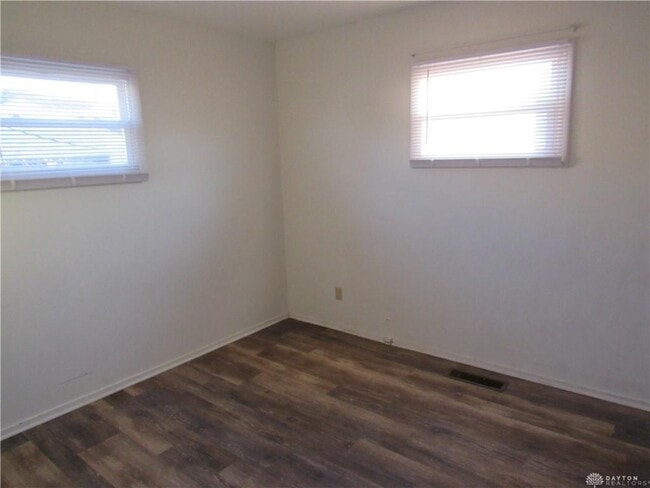 4976 Marburn Ave in Dayton, OH - Building Photo - Building Photo