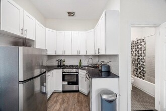 951 Wyckoff Ave in Queens, NY - Building Photo - Building Photo