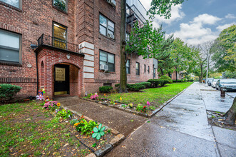 Garden Bay Manor in Flushing, NY - Building Photo - Building Photo