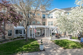 BRIARCLIFF APARTMENTS in Mahtomedi, MN - Building Photo - Building Photo