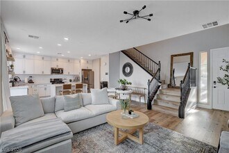 10400 Raining Sky St in Las Vegas, NV - Building Photo - Building Photo