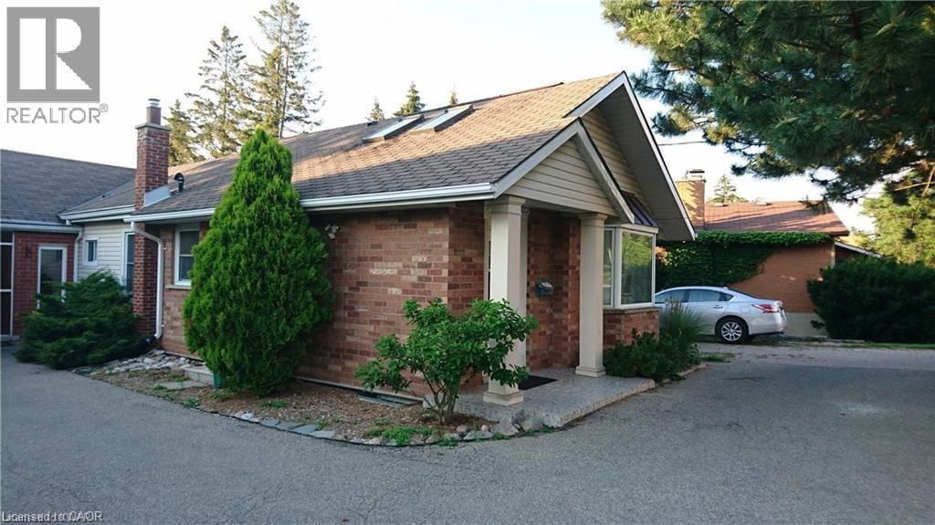 410 Erb St. W in Waterloo, ON - Building Photo