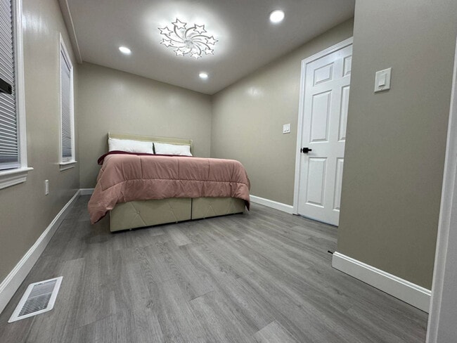 247 Union St in Weymouth, MA - Foto de edificio - Building Photo