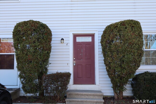 15 Boughton St in Danbury, CT - Building Photo - Building Photo