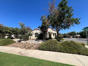 12202 Rushville Ct in Bakersfield, CA - Building Photo - Building Photo