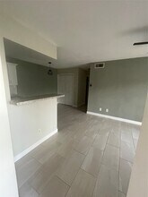 2750 Holly Hall St, Unit 613 in Houston, TX - Building Photo - Building Photo